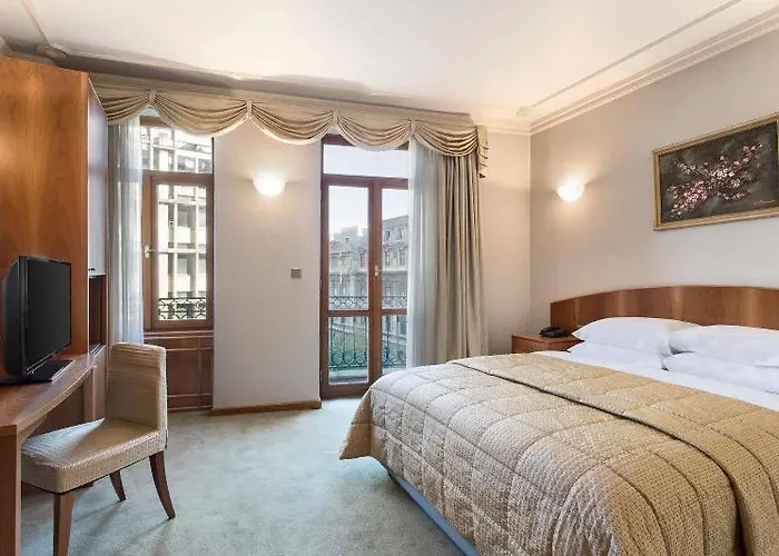 Ramada By Wyndham Majestic Бухарест